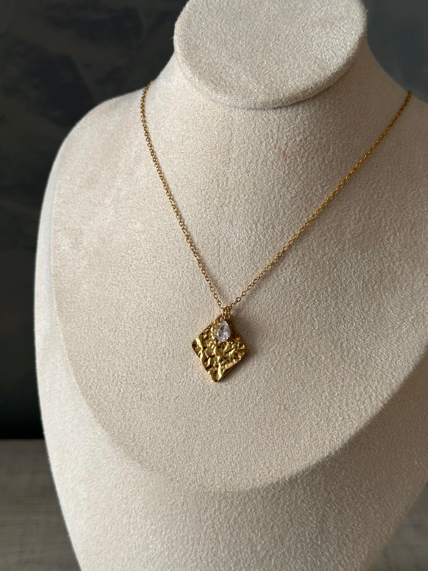 Collar Elegancia Pura