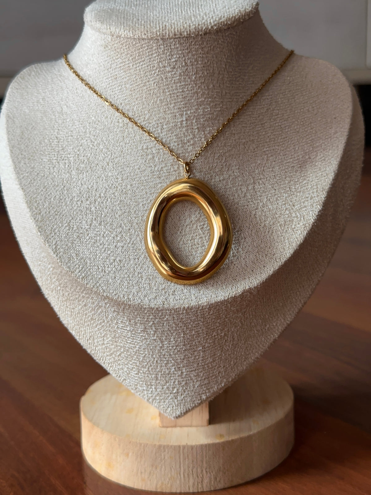Collar Oval