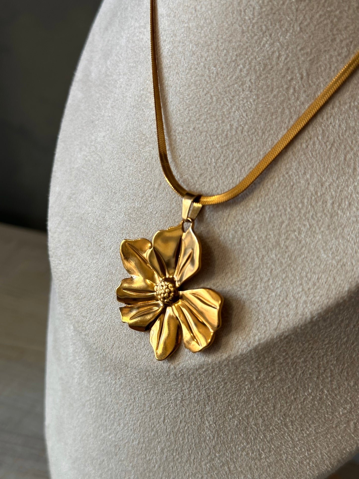 Collar Eos